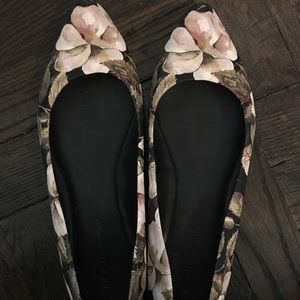 Bcbg flower printed pointed toe flats